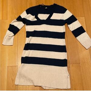 Women's V-Neck Sweater in Navy and Cream Stripes